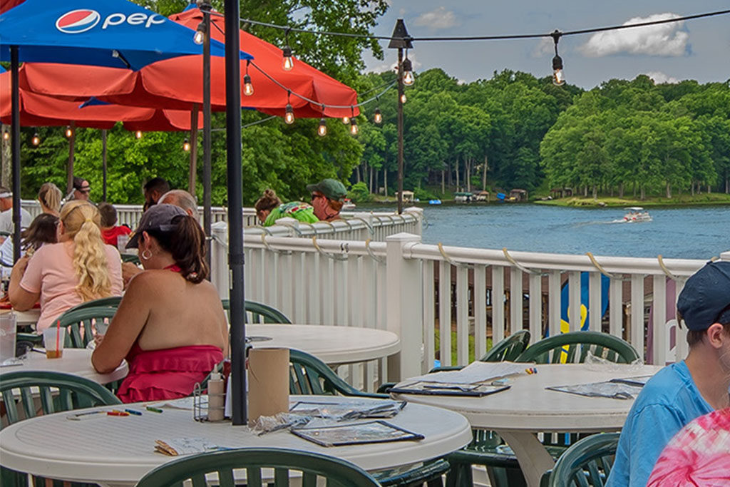 Restaurants with outdoor seating Lake Anna